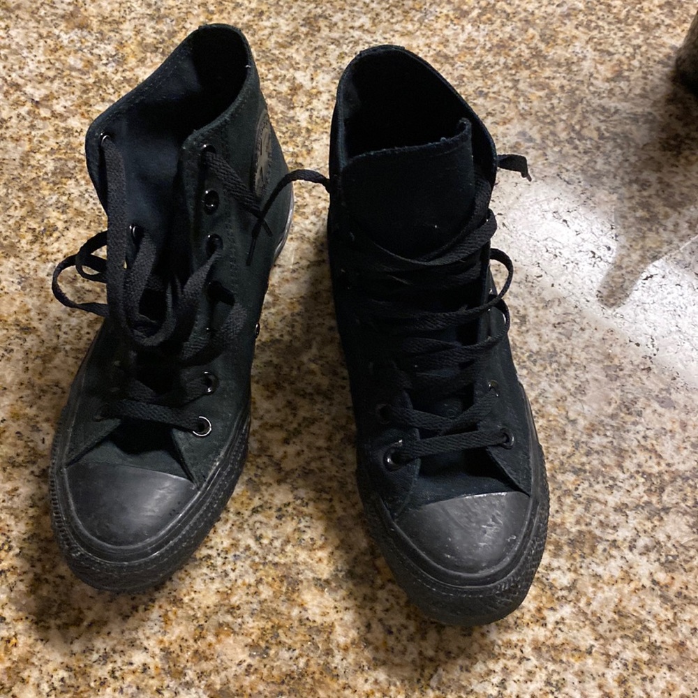 Women’s size 8 Converse black high tops